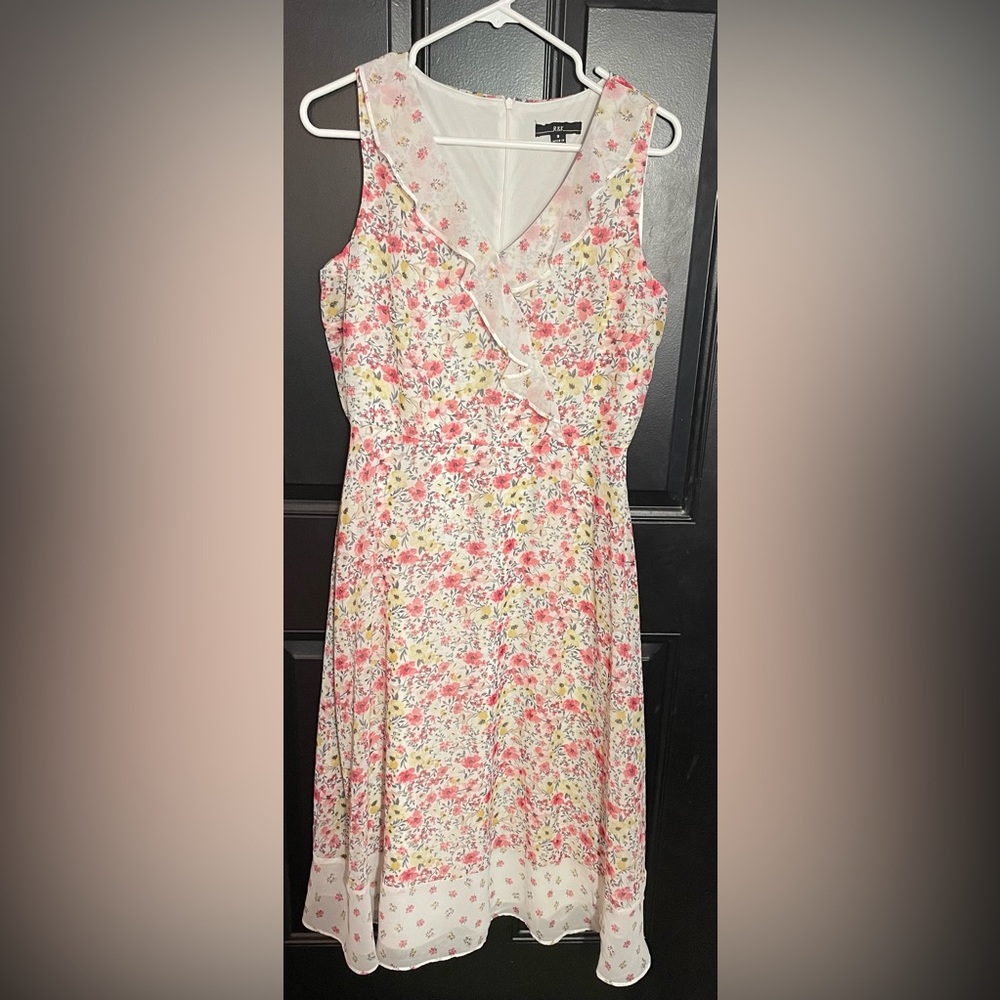 Women’s floral sleeveless dress size 8. Pre-Owned